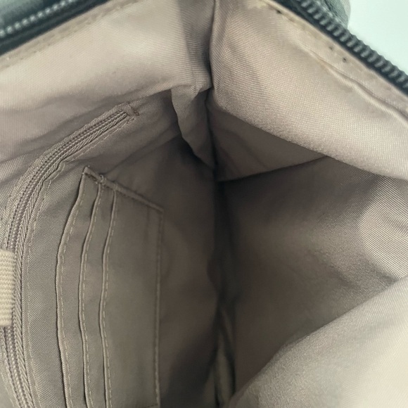 Baggallini Crossbody Color Black Top Zipper
Adjustable Strap Magnetic Closure - Picture 4 of 5